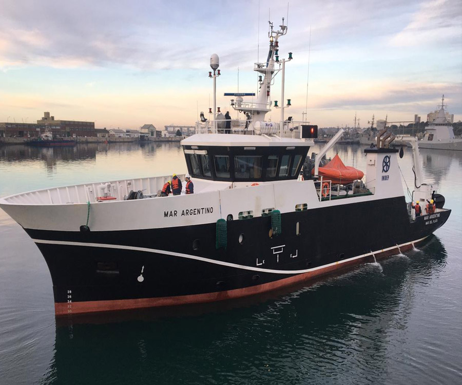 El BIP Mar Argentino prueba artes de pesca y equipamientos complementarios