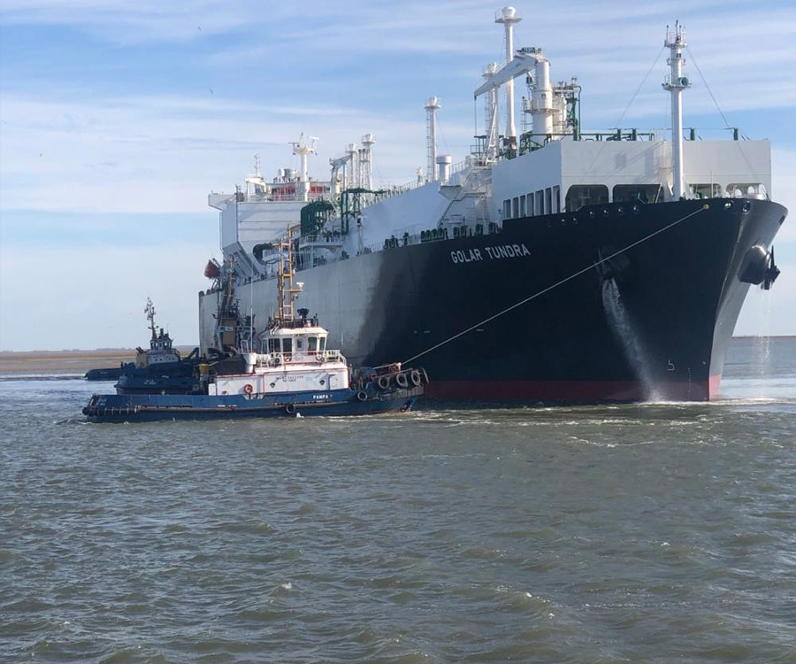 Sigue siendo constante la llegada de metaneros al puerto de Bahía Blanca