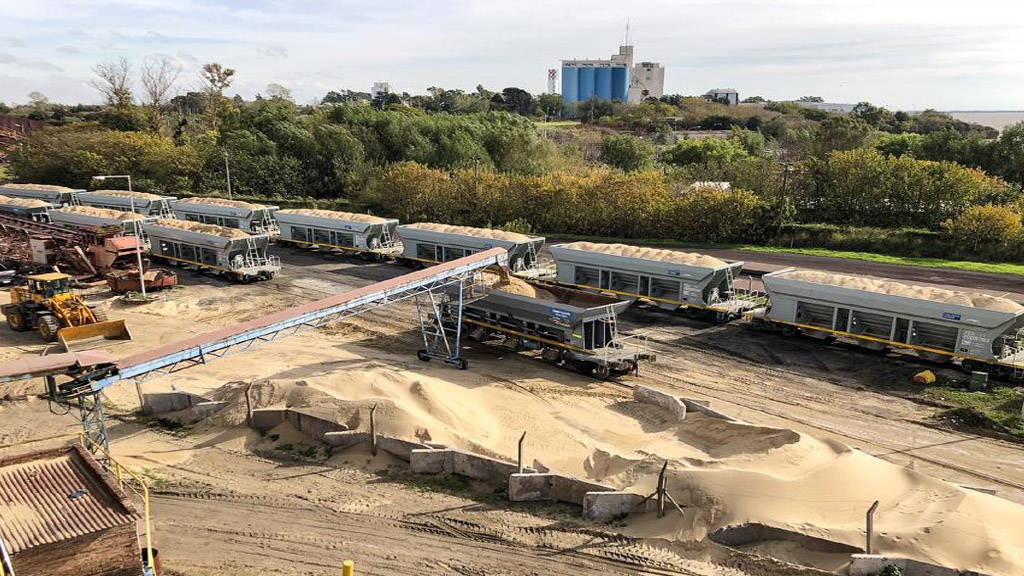 Trenes Argentinos Cargas suma despachos de arena hacia Vaca Muerta por Mendoza