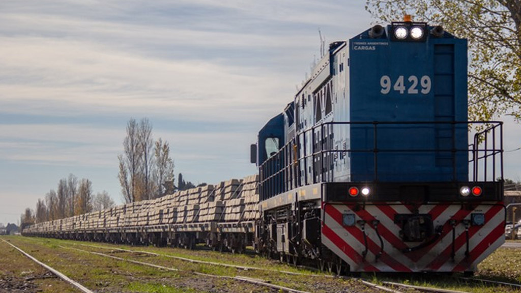 Empresas argentinas fabricarán durmientes sintéticos para la red ferroviaria de cargas