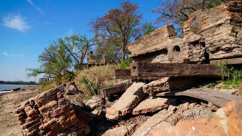 Santa Fe: por la bajante asoman restos de un puerto olvidado del siglo XIX