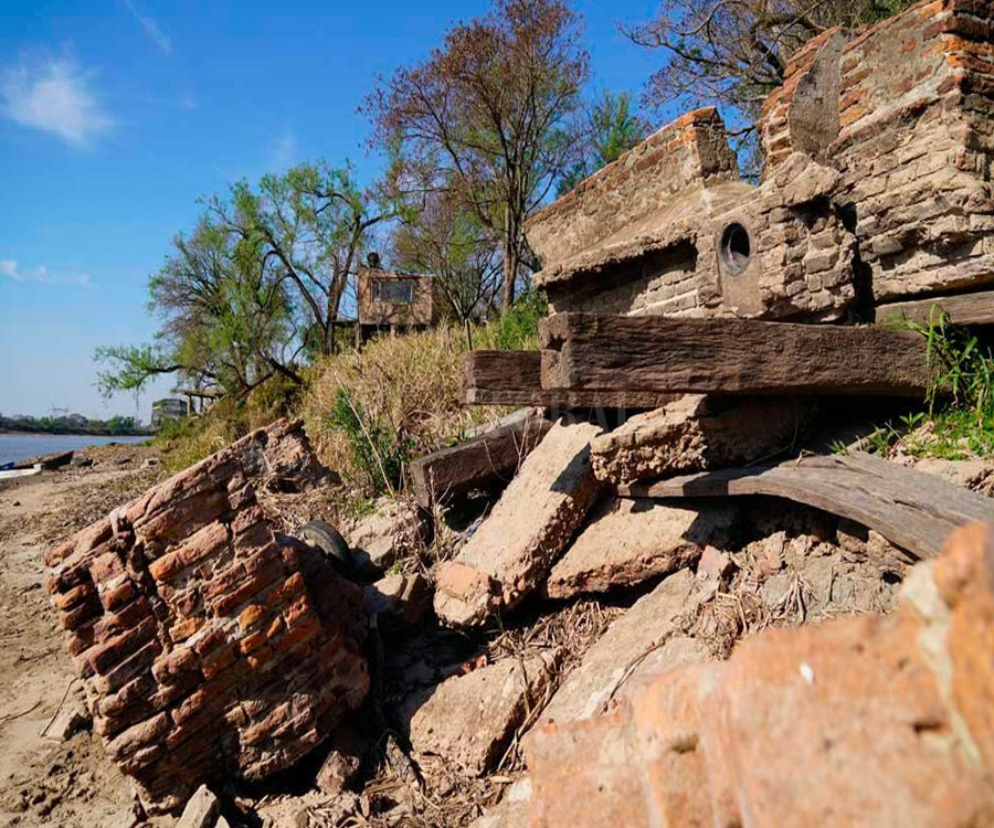 Santa Fe: por la bajante asoman restos de un puerto olvidado del siglo XIX