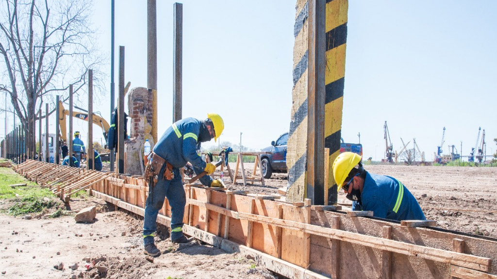 Comerio recorrió obras en el Puerto de San Nicolás y firmó un convenio con Prefectura