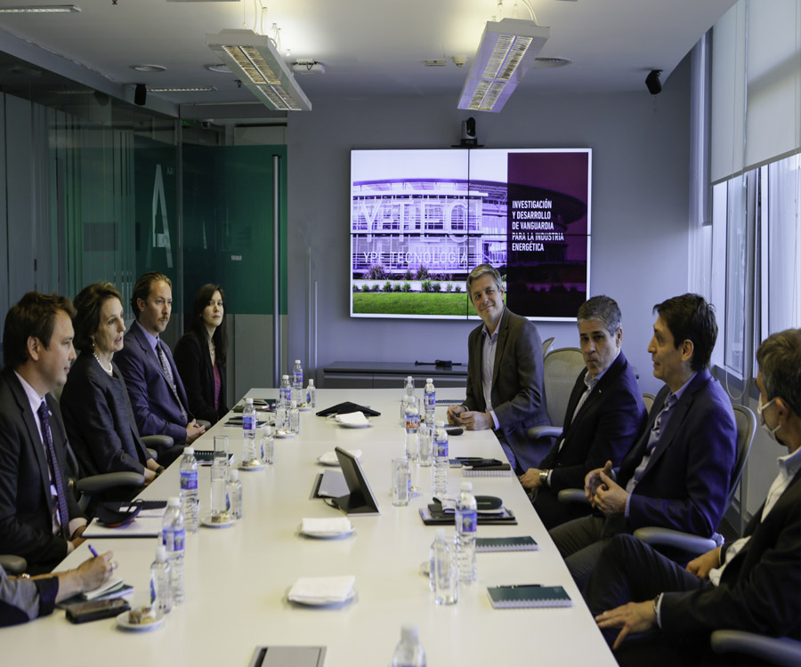 En fotos y video: reunión de directivos de YPF con miembros de la Embajada de EE.UU.