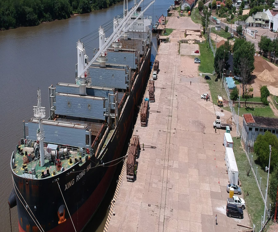 Concepción del Uruguay: aporte de Nación para una grúa y apoyo por contenedores