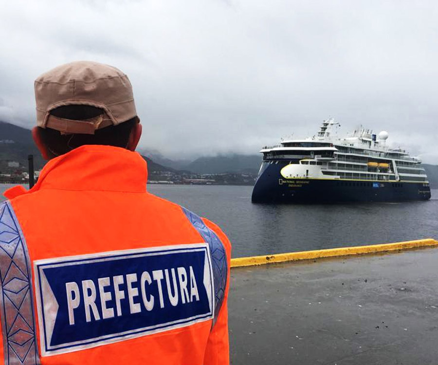 Ushuaia: llegó el primer crucero al país y Prefectura desplegó un operativo de seguridad