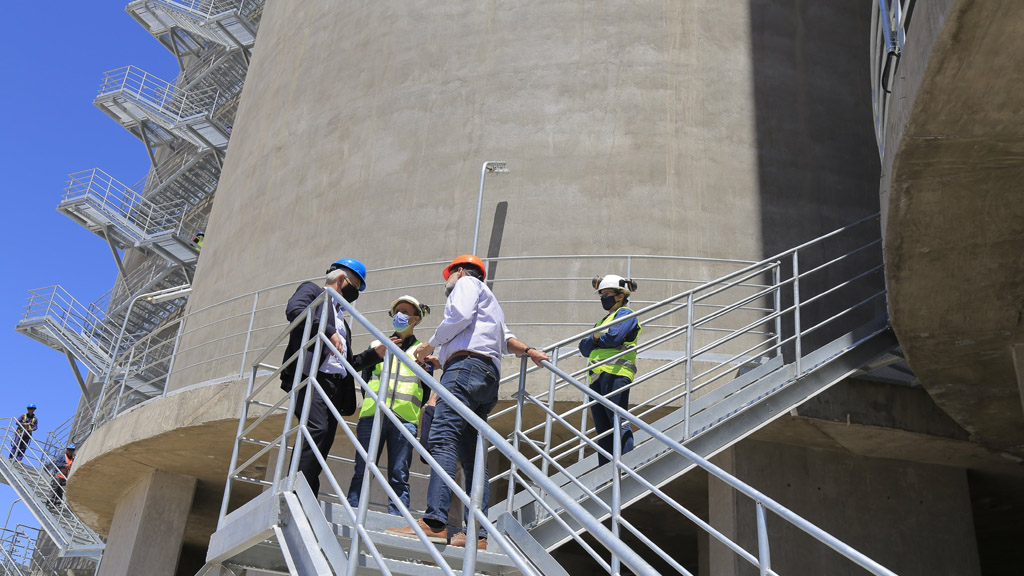 El ministro Domínguez visitó las obras de Oleaginosa Moreno en el puerto de Bahía Blanca