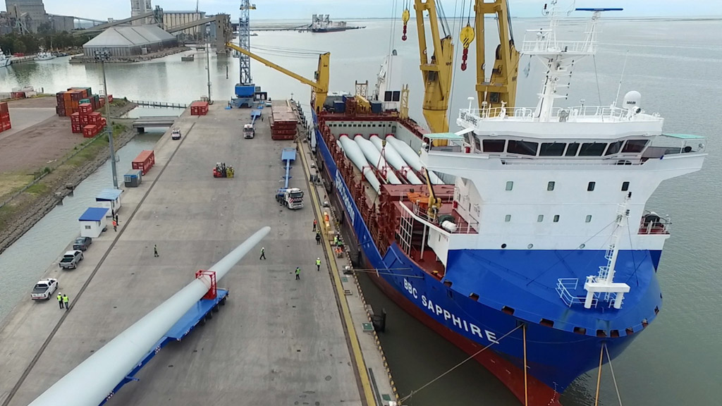 Con inversiones en Rosales y Tornquist, vuelven los aerogeneradores al puerto de Bahía Blanca