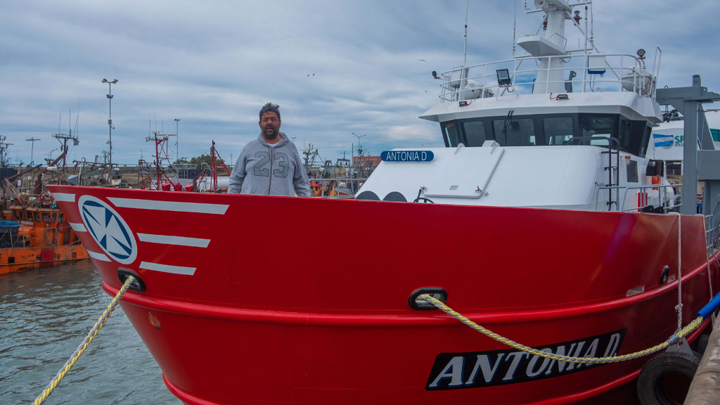 Estuvo 40 días en coma por Covid y ahora es el capitán del pesquero más nuevo del país