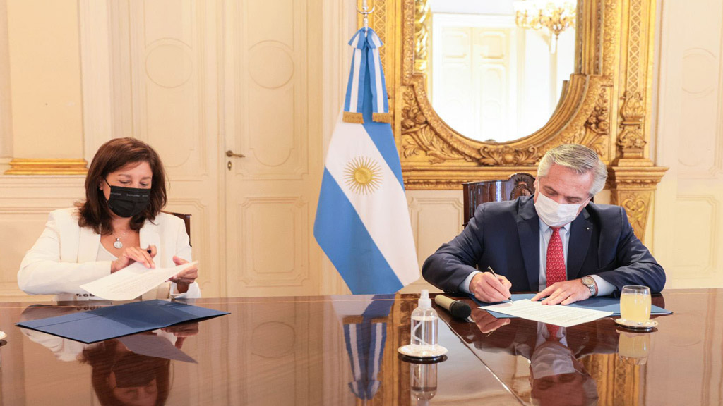 El Presidente firmó el inicio de la zona franca en la localidad rionegrina de Sierra Grande