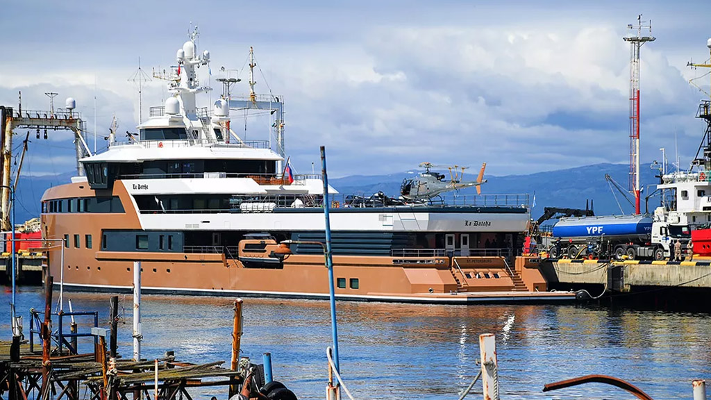 El primer yate rompehielos del mundo perdió un ancla en Ushuaia y aún no pudo ir a la Antártida