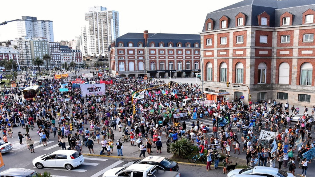 Manifestación en Mar del Plata contra la explotación de petróleo offshore