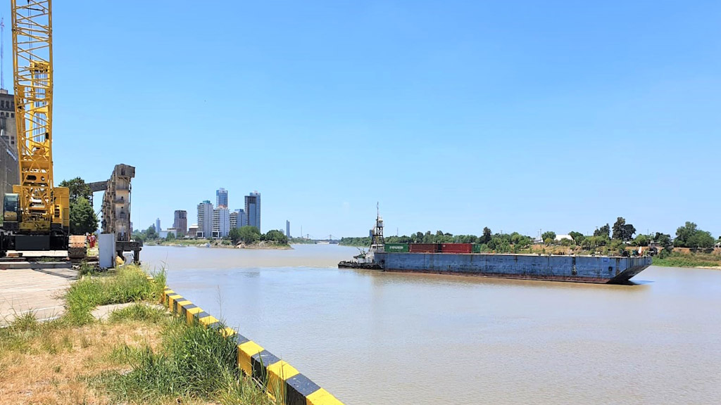 Con un 25% más de contenedores, partió la segunda barcaza desde Santa Fe a La Plata