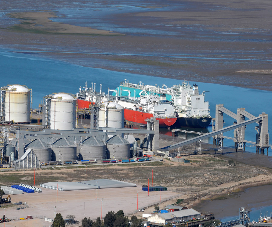 Lanzan la licitación para volver a contratar un buque regasificador en Bahía Blanca