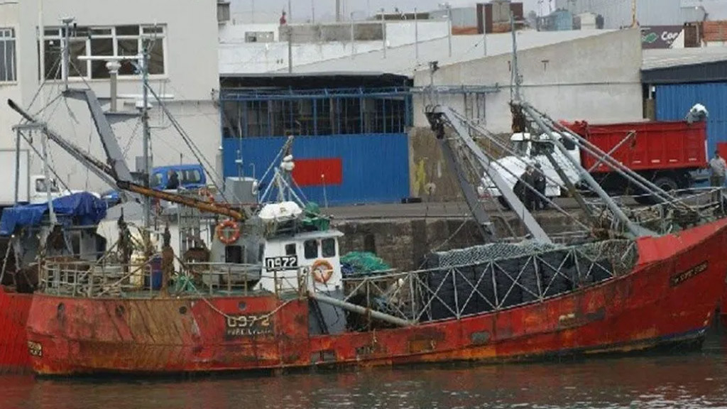 Mar del Plata: avanza el plan para hundir varios "barcos chatarra" en un parque submarino