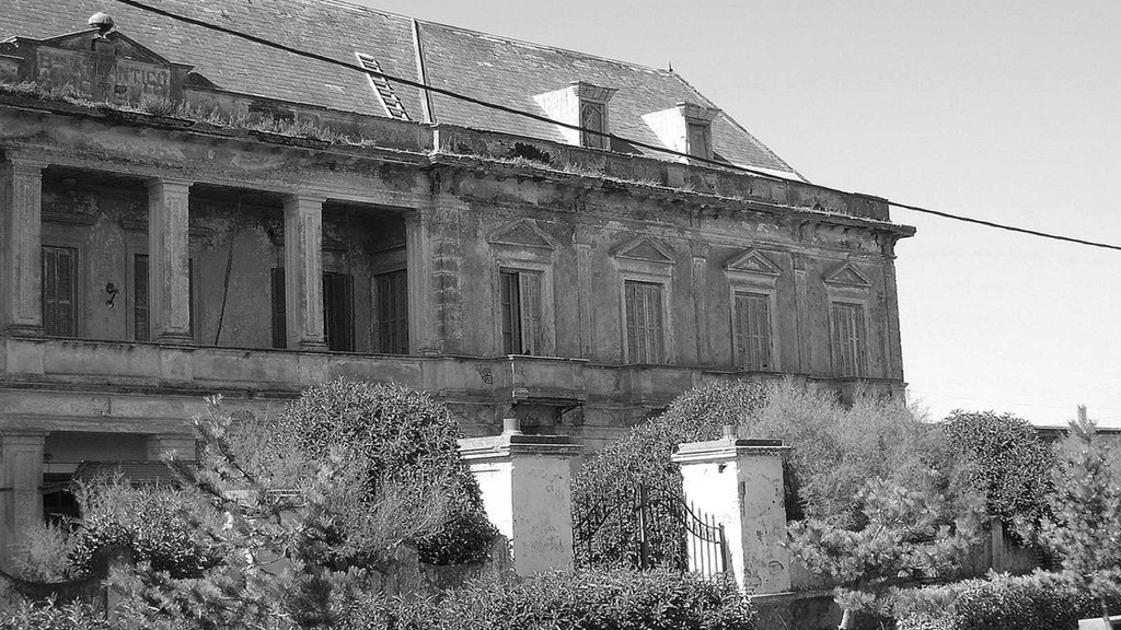 Hotel fantasma, cementerio judío y espías nazis, los secretos de un pueblo costero en Argentina