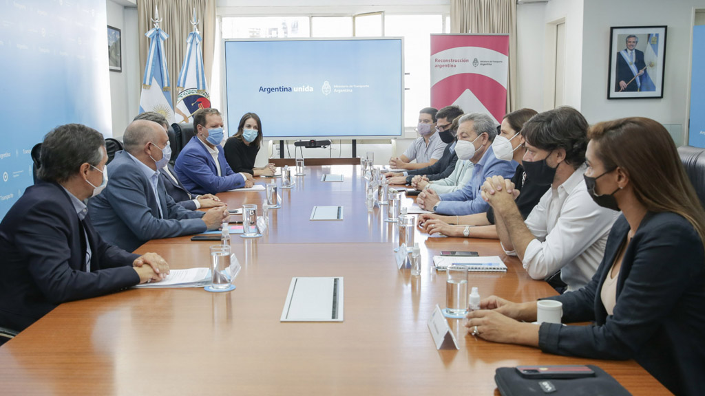 El ministro Guerrera recibió a las cámaras de la marina mercante