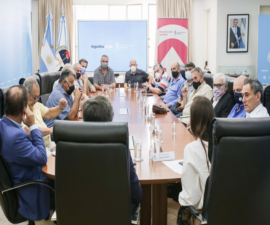 Reunión de Transporte y gremios de marina mercante en la Mesa de Trabajo