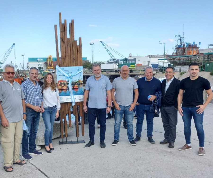 La campaña de Abuelas de Plaza de Mayo llegó al puerto de Mar del Plata