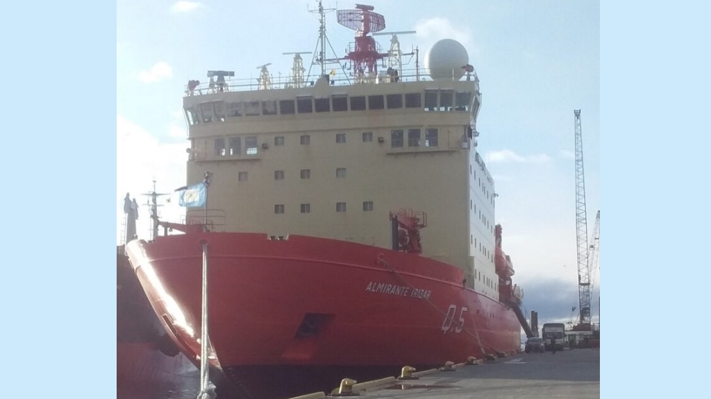 El rompehielos Almirante Irízar amarró en el puerto de Ushuaia