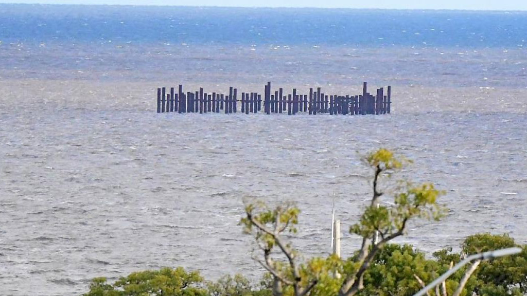 Uruguay: retirar los pilotes de la fallida obra de la regasificadora costará US$ 5 millones