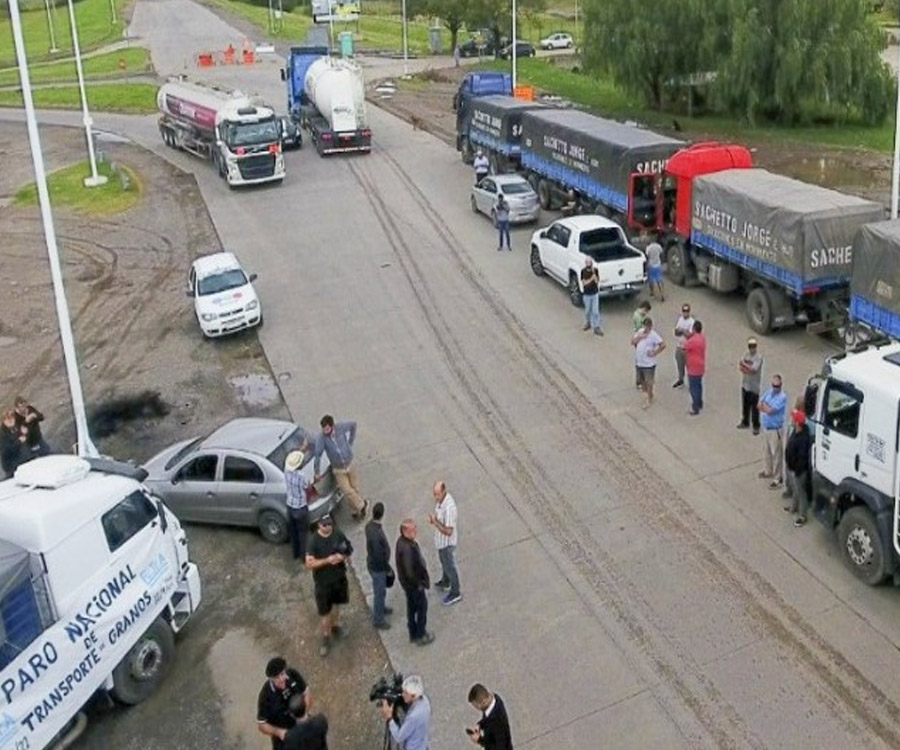 Transportistas de granos advirtieron que no levantarán el paro