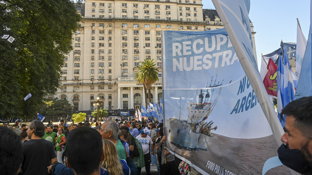 En fotos y videos: así fue la masiva marcha en defensa del río Paraná y el Canal Magdalena