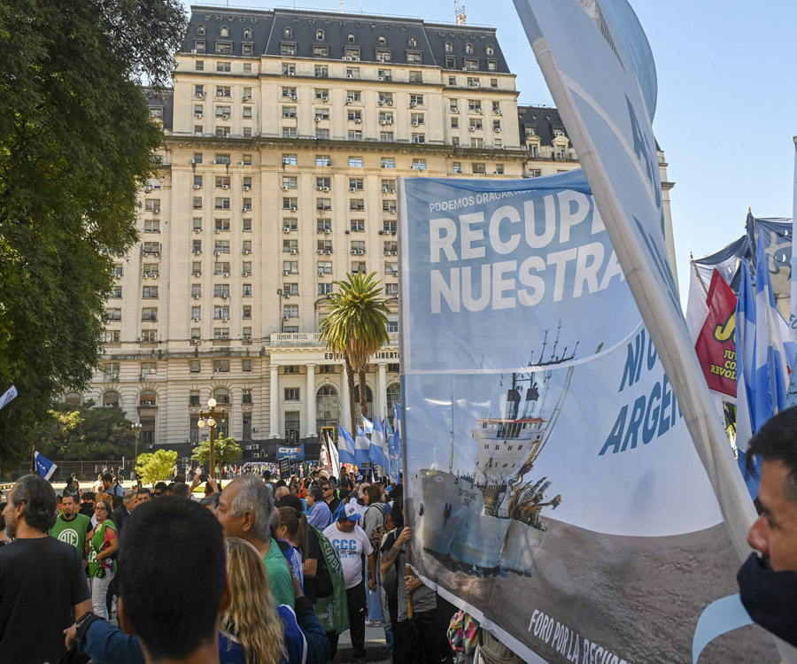 En fotos y videos: así fue la masiva marcha en defensa del río Paraná y el Canal Magdalena