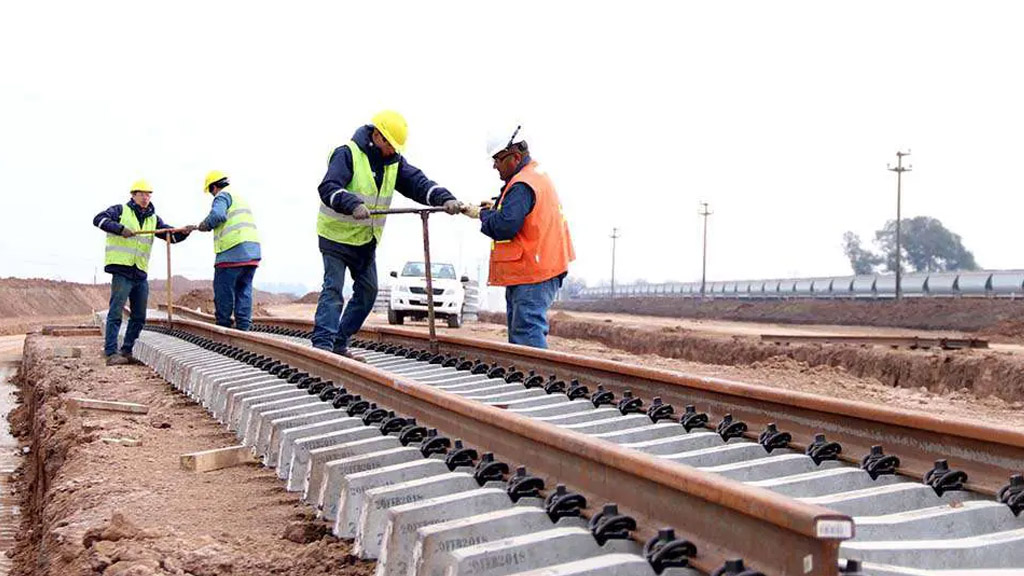 Santa Fe: comenzaron a montar las vías de la circunvalación ferroviaria