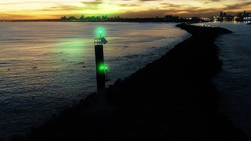 Video: finalizó la instalación de la Torre de Baliza del Morro de la Escollera Sur en Quequén