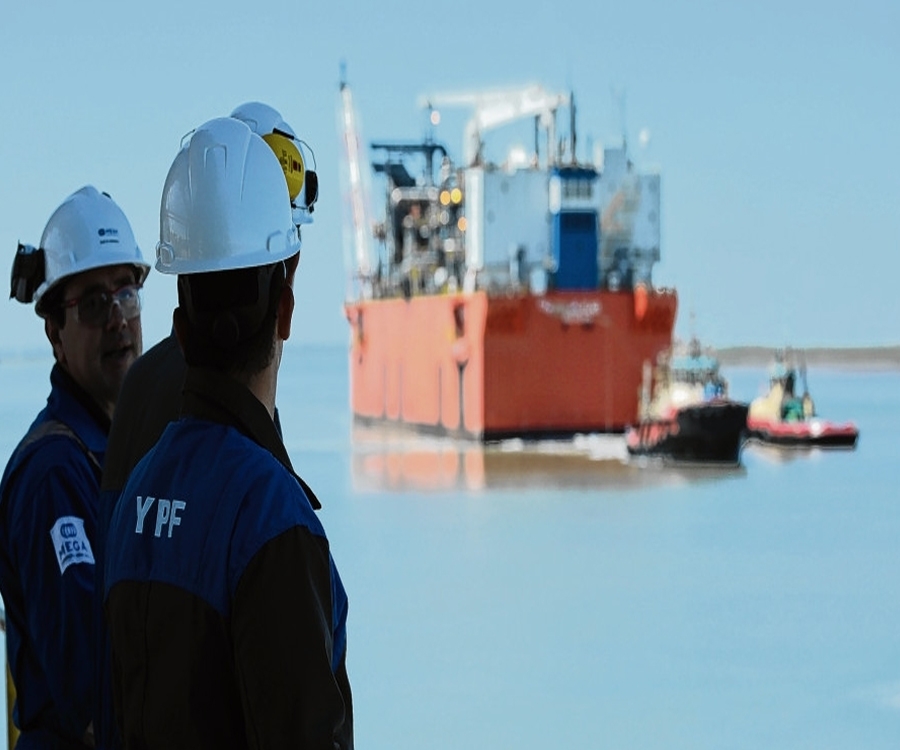 YPF le dice adiós a la barcaza para exportar desde Bahía Blanca el gas de Vaca Muerta