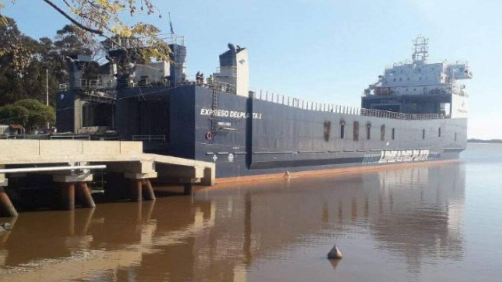 El Expreso del Plata I chocó un muelle en Buenos Aires y sufrió averías menores