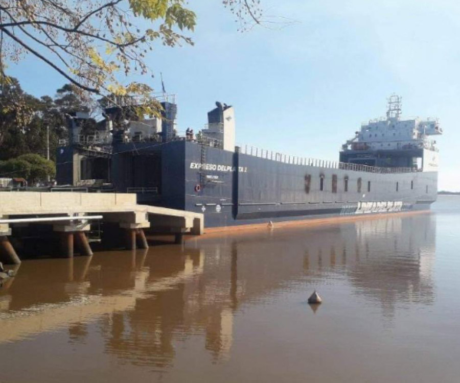 El Expreso del Plata I chocó un muelle en Buenos Aires y sufrió averías menores