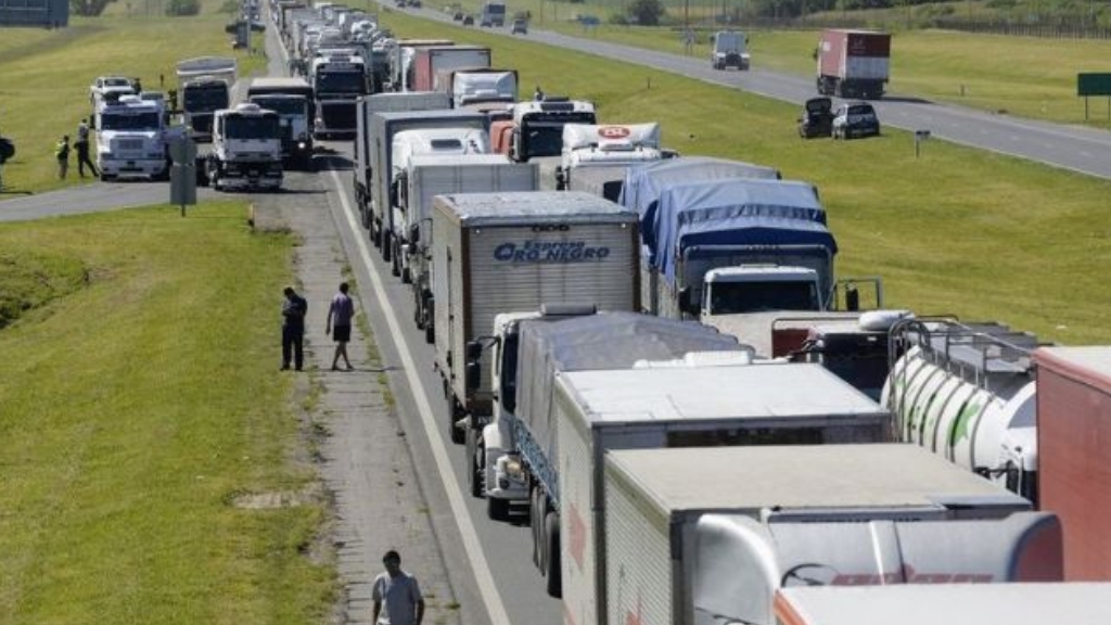 Aseguran que solo tres provincias tienen abastecimiento normal de gasoil