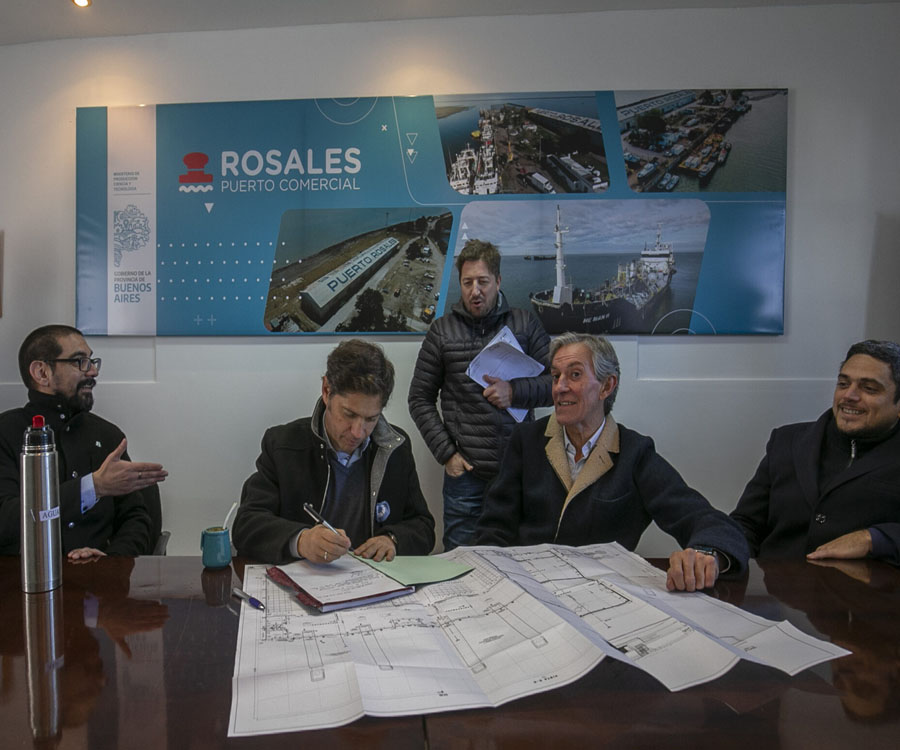 Kicillof recorrió puerto Rosales y firmó el inicio de obras