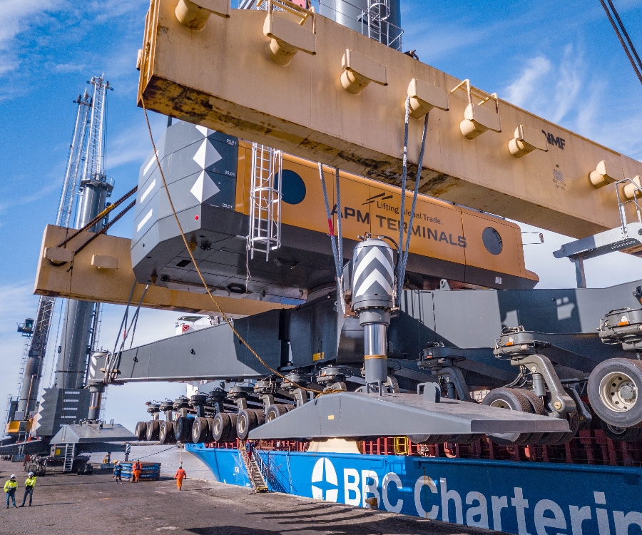 APM Terminals sumó una nueva grúa móvil en el puerto de Buenos Aires