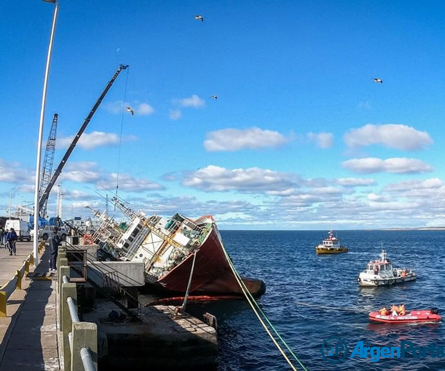 En fotos y videos: así fue el hundimiento del Pescargen IV en Puerto Madryn