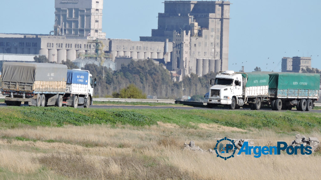 Cayó el ingreso de camiones en los puertos del Gran Rosario y creció en los del sur bonaerense