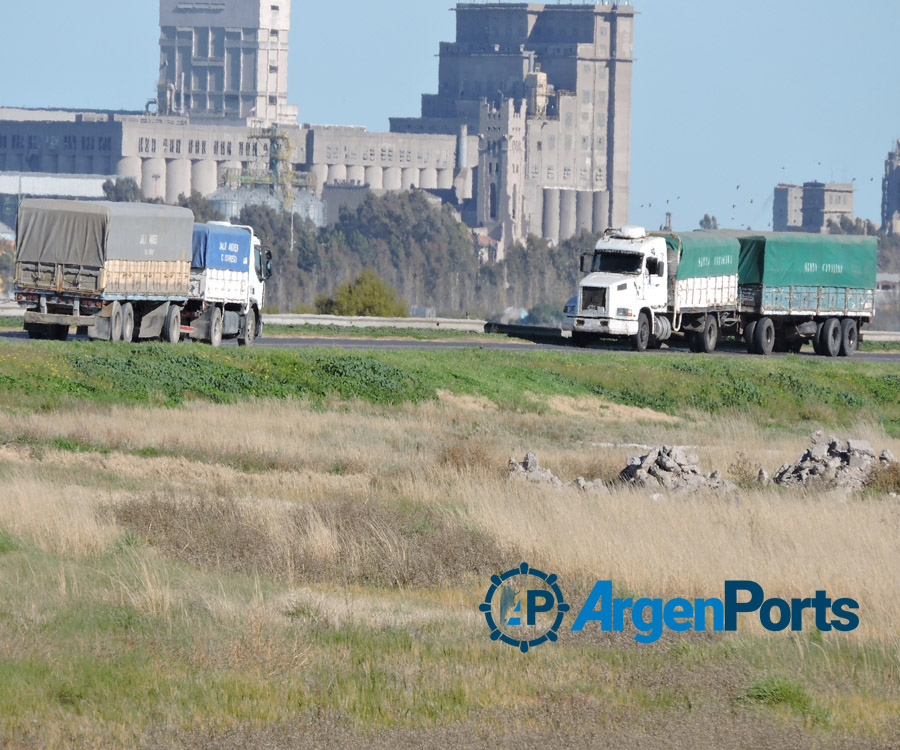 Cayó el ingreso de camiones en los puertos del Gran Rosario y creció en los del sur bonaerense