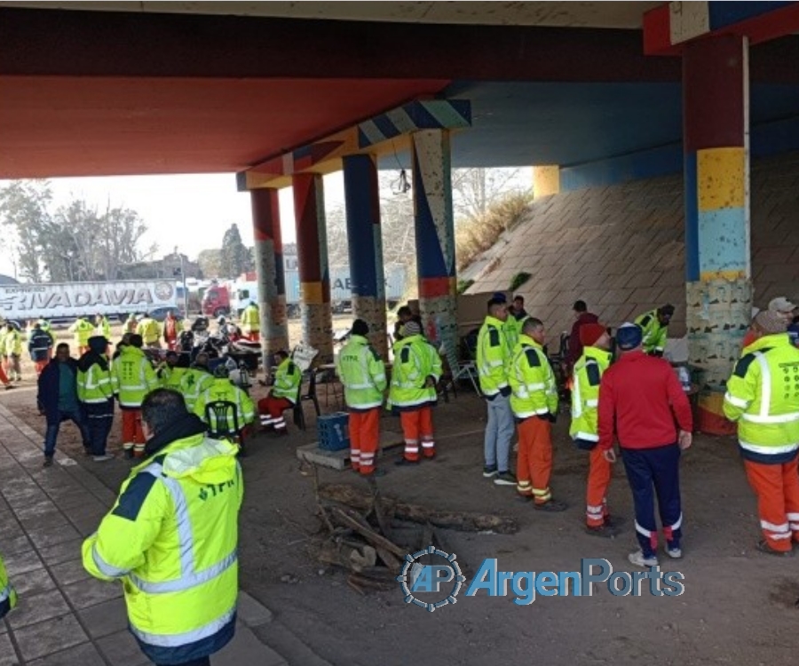 Tensión por un conflicto en Puerto Rosario: despidieron 23 empleados