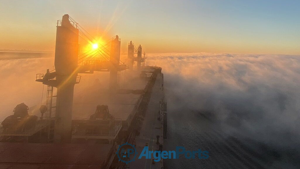 Imágenes de una navegación celestial por las "nubes" del río Paraná