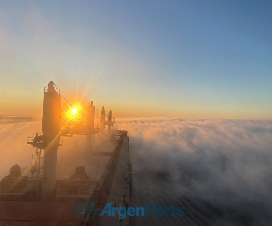 Imágenes de una navegación celestial por las "nubes" del río Paraná