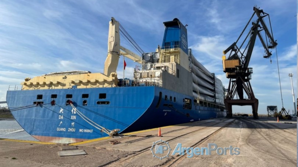 Llegaron al puerto de Bahía Blanca equipos para ampliar el parque eólico de Coronel Rosales