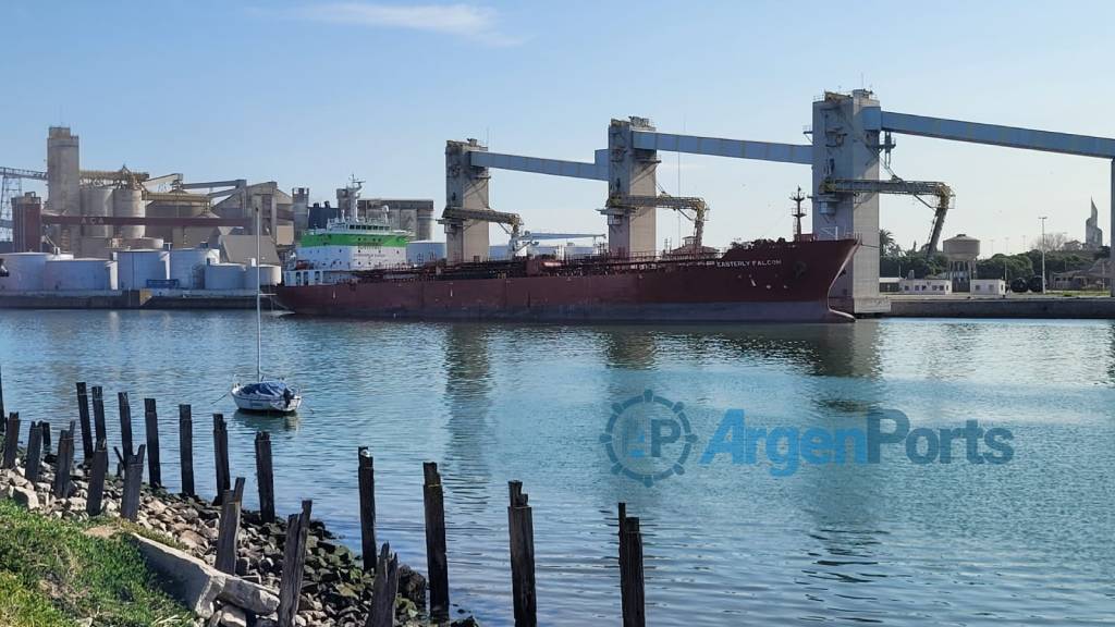 Puerto Quequén mantiene sus niveles históricos de operación