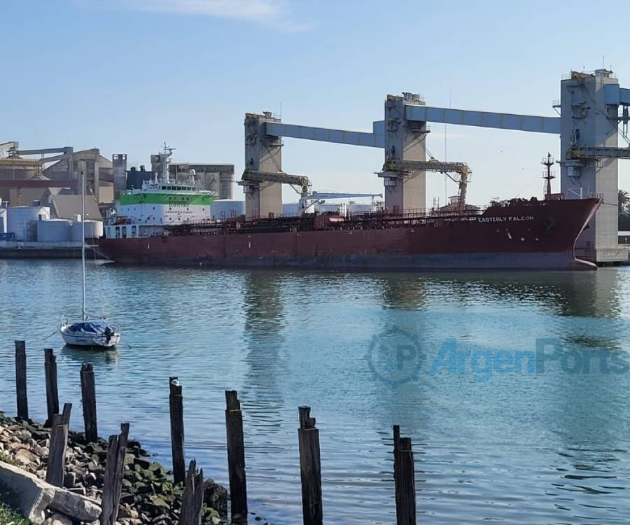 Puerto Quequén mantiene sus niveles históricos de operación