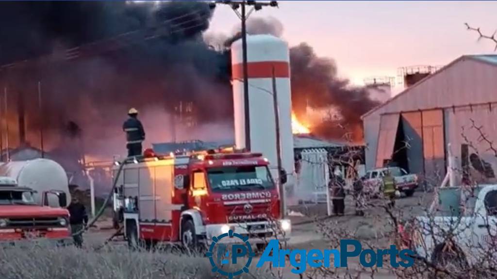 Videos: Así fue la tremenda explosión en una refinería de Plaza Huincul