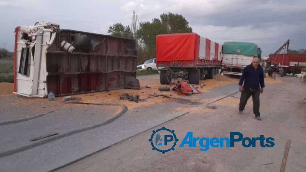 Luego de cuatro horas liberan una ruta de acceso al puerto bahiense tras un choque entre camiones