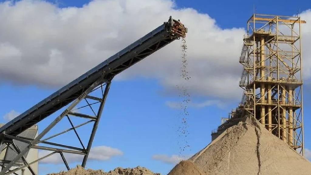 Clausuraron la planta de lavado de la arenera Cristamine, en Ibicuy