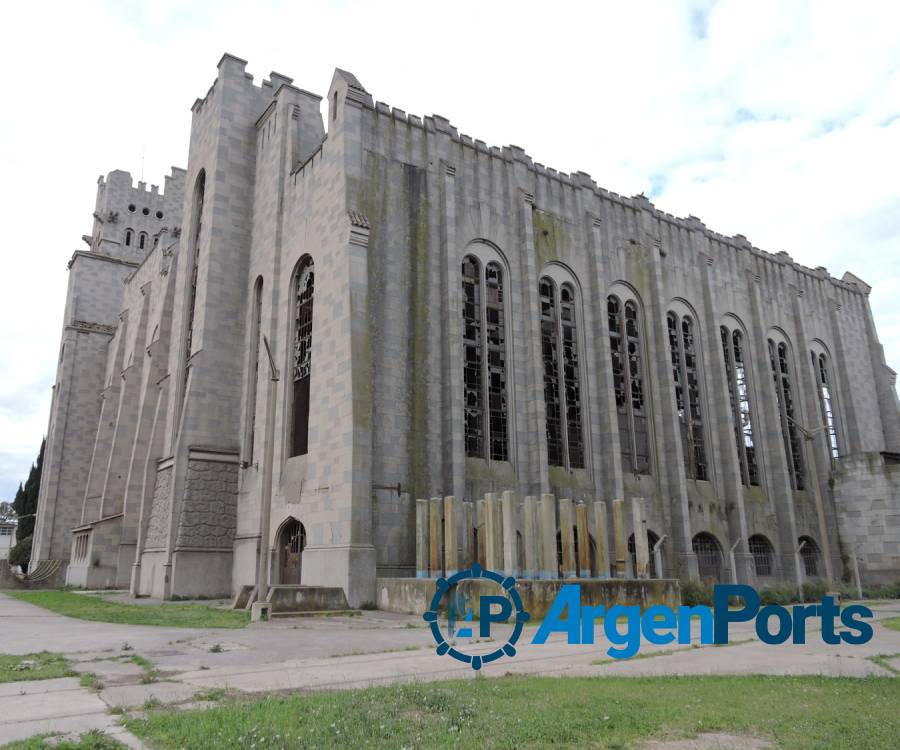 El asbesto comenzará a ser retirado del “Castillo” ubicado en el puerto bahiense