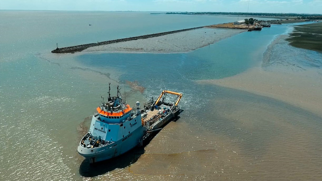 Jan de Nul avanza con el dragado de mantenimiento en Puerto Rosales